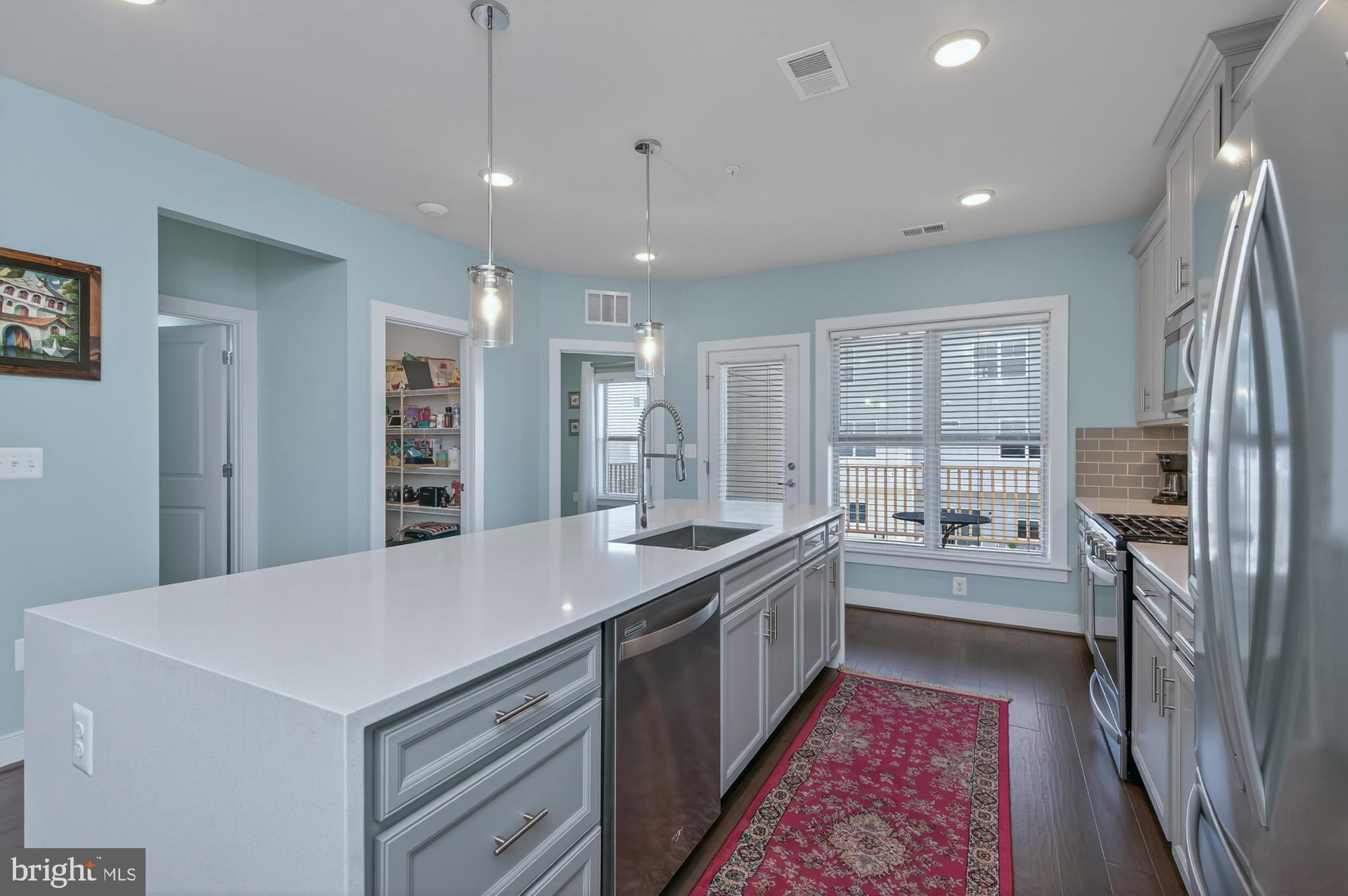 819 ROCKWELL AVENUE 819