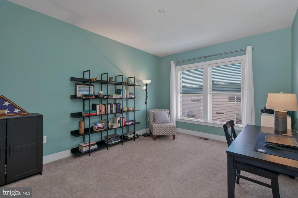 819 ROCKWELL AVENUE 819