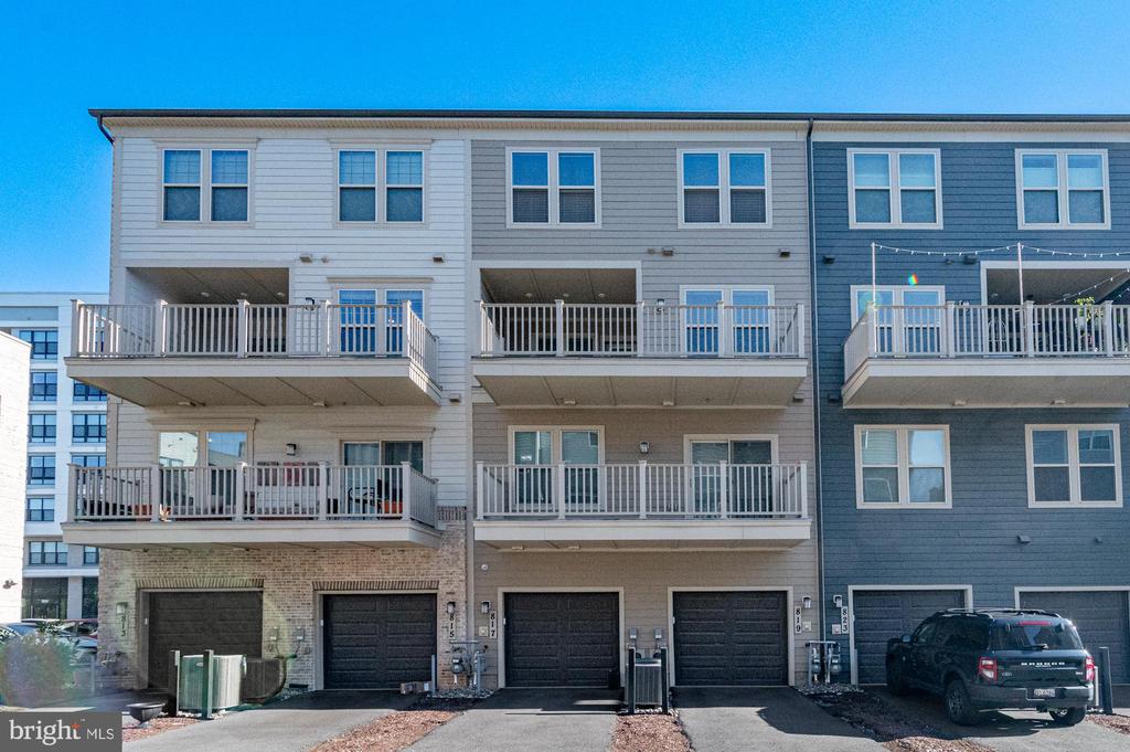 819 ROCKWELL AVENUE 819