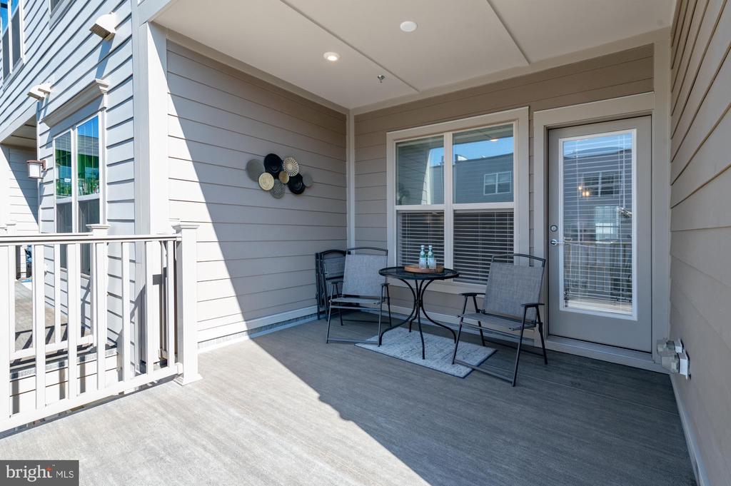 819 ROCKWELL AVENUE 819