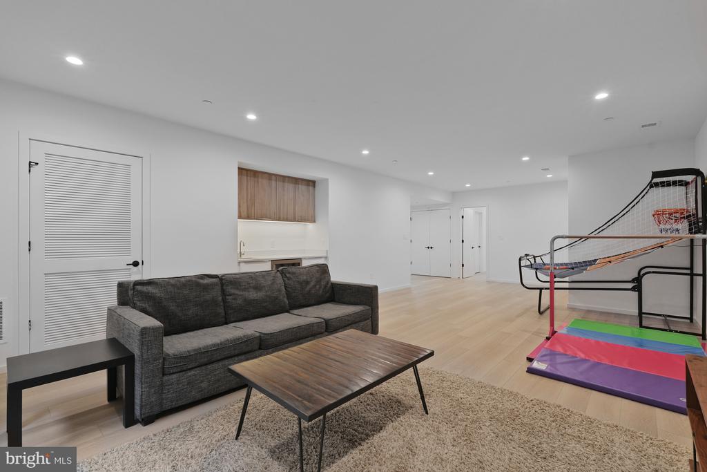 10404 HEBARD STREET