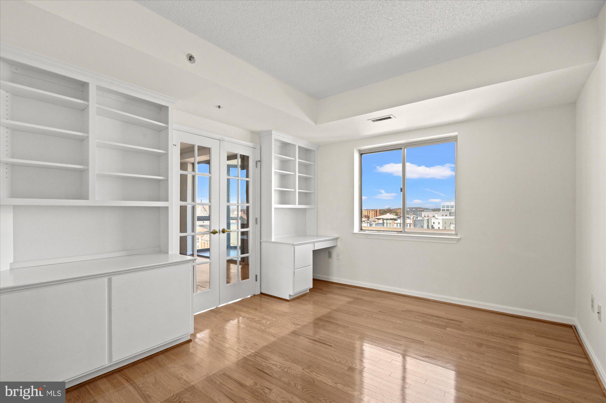 24 COURTHOUSE SQUARE 804