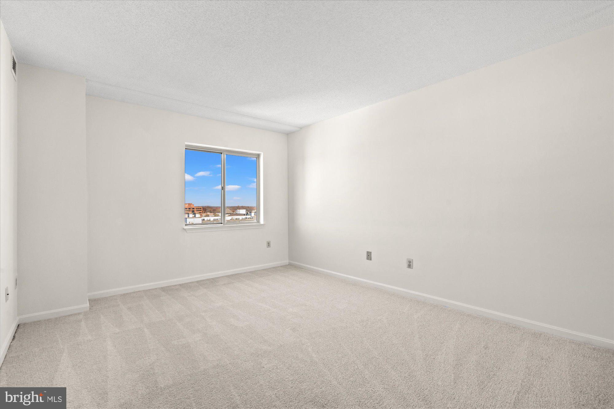 24 COURTHOUSE SQUARE 804