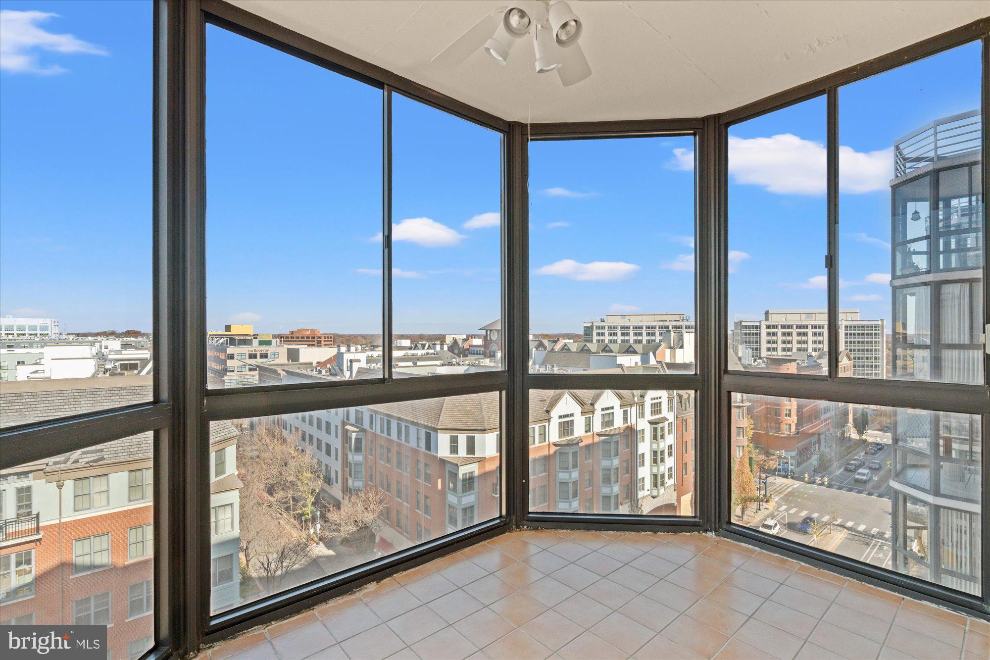 24 COURTHOUSE SQUARE 804