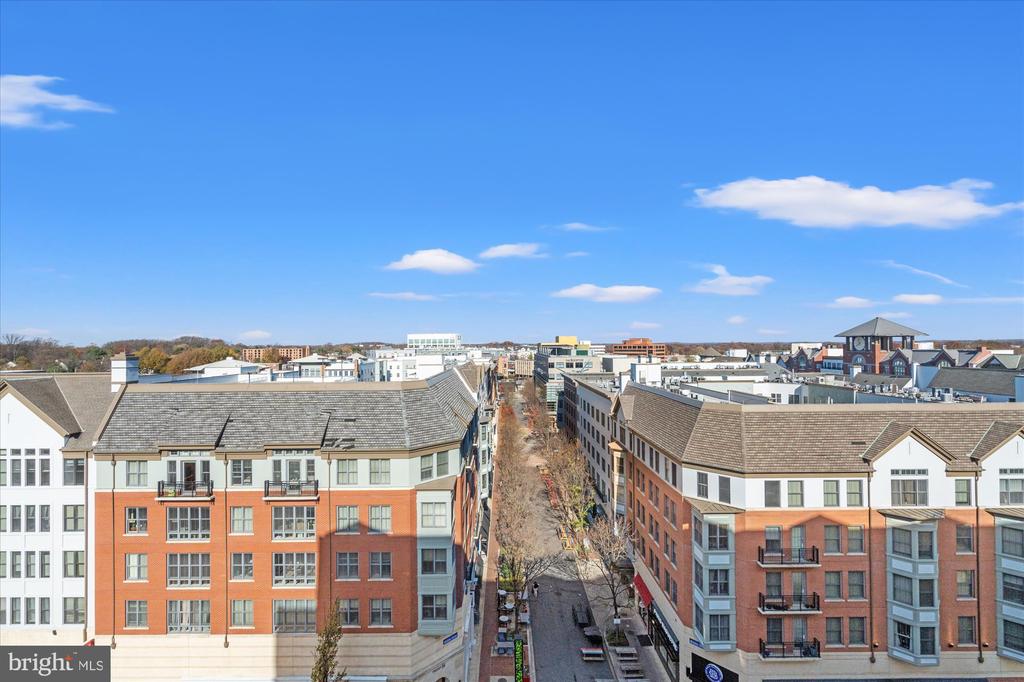 24 COURTHOUSE SQUARE 804