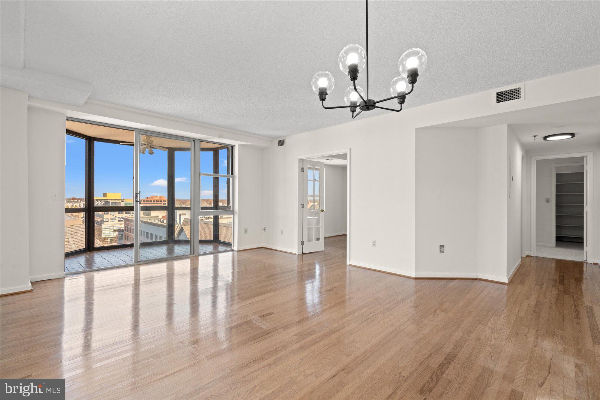 24 COURTHOUSE SQUARE 804