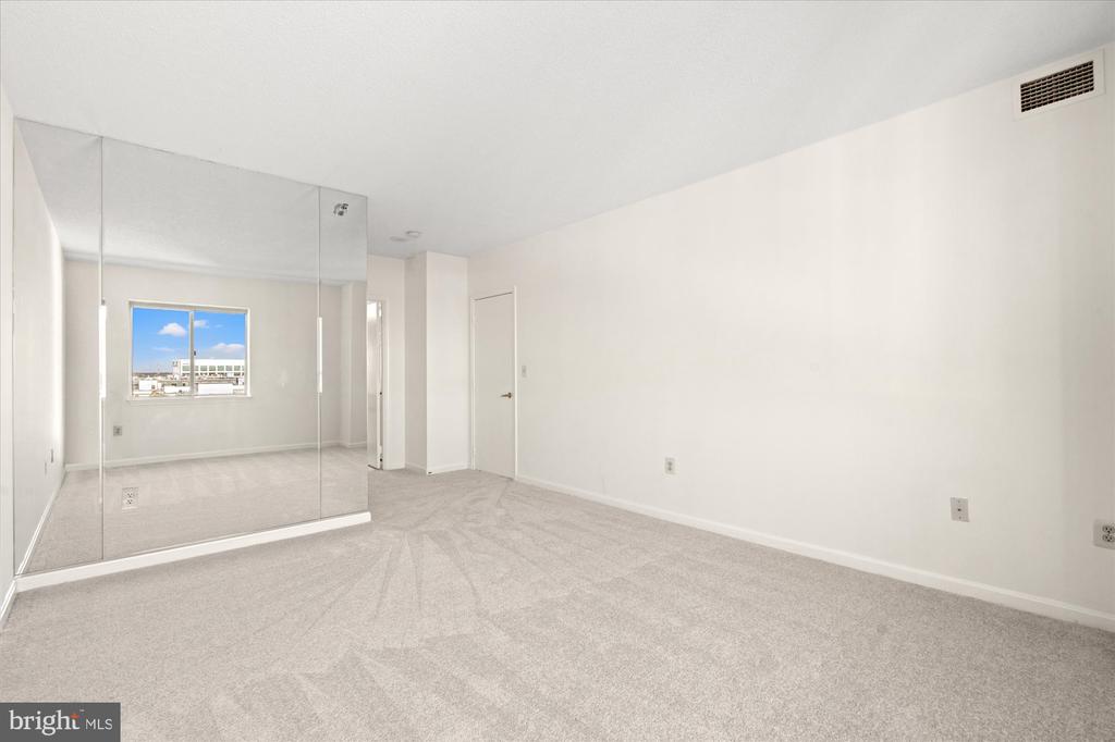 24 COURTHOUSE SQUARE 804