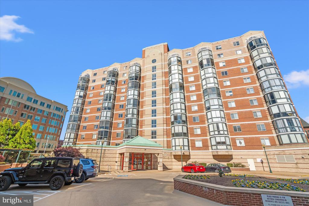 24 COURTHOUSE SQUARE 804