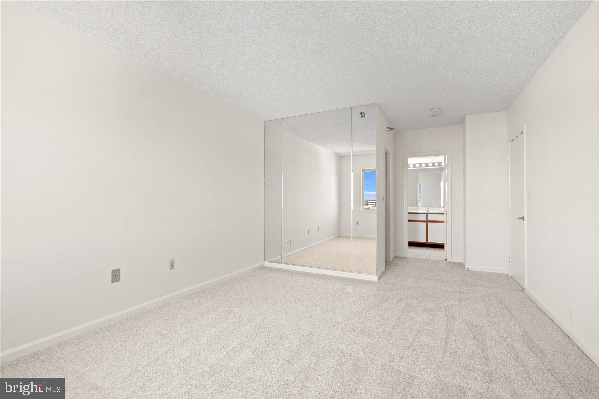 24 COURTHOUSE SQUARE 804