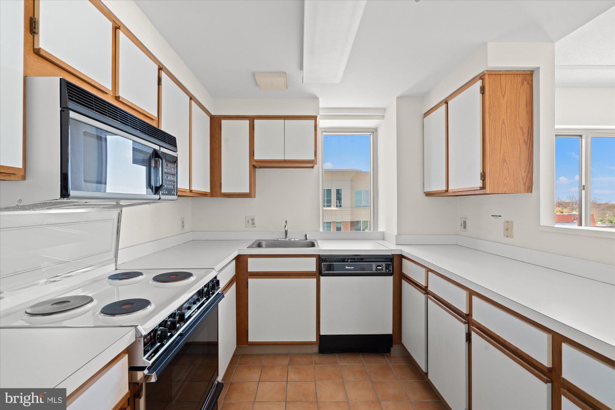 24 COURTHOUSE SQUARE 804