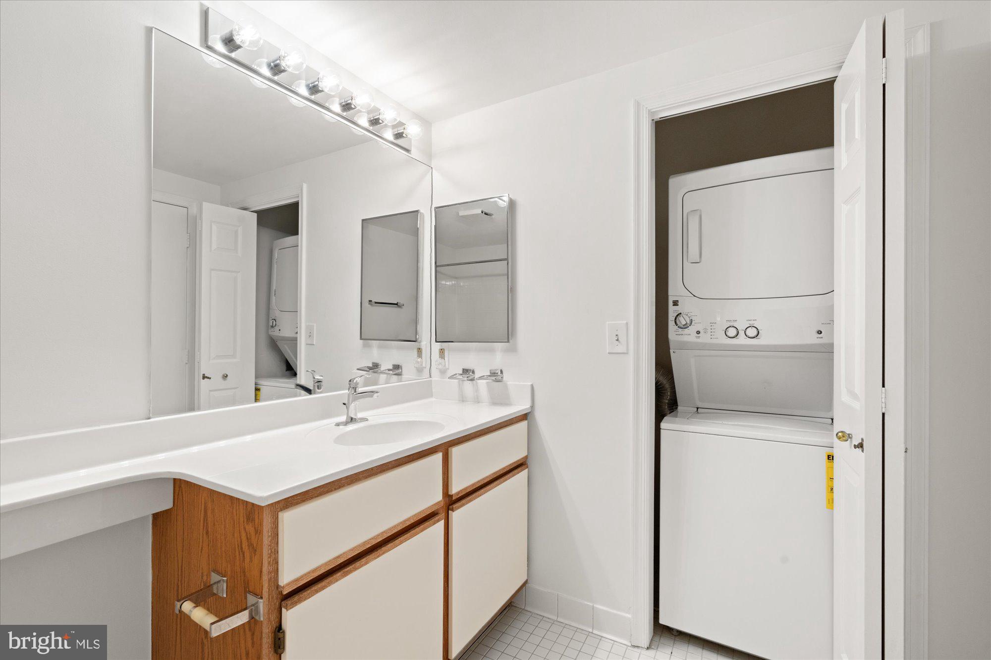 24 COURTHOUSE SQUARE 804