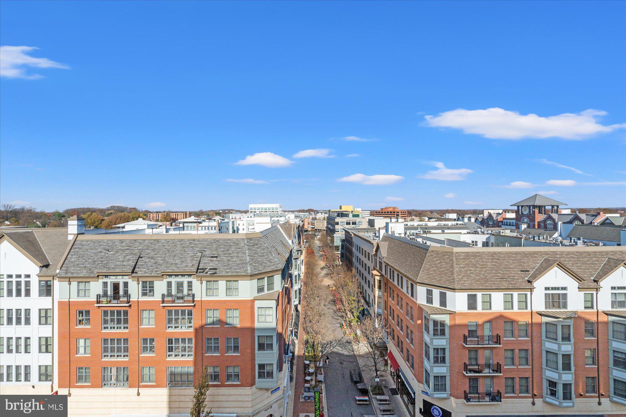 24 COURTHOUSE SQUARE 804