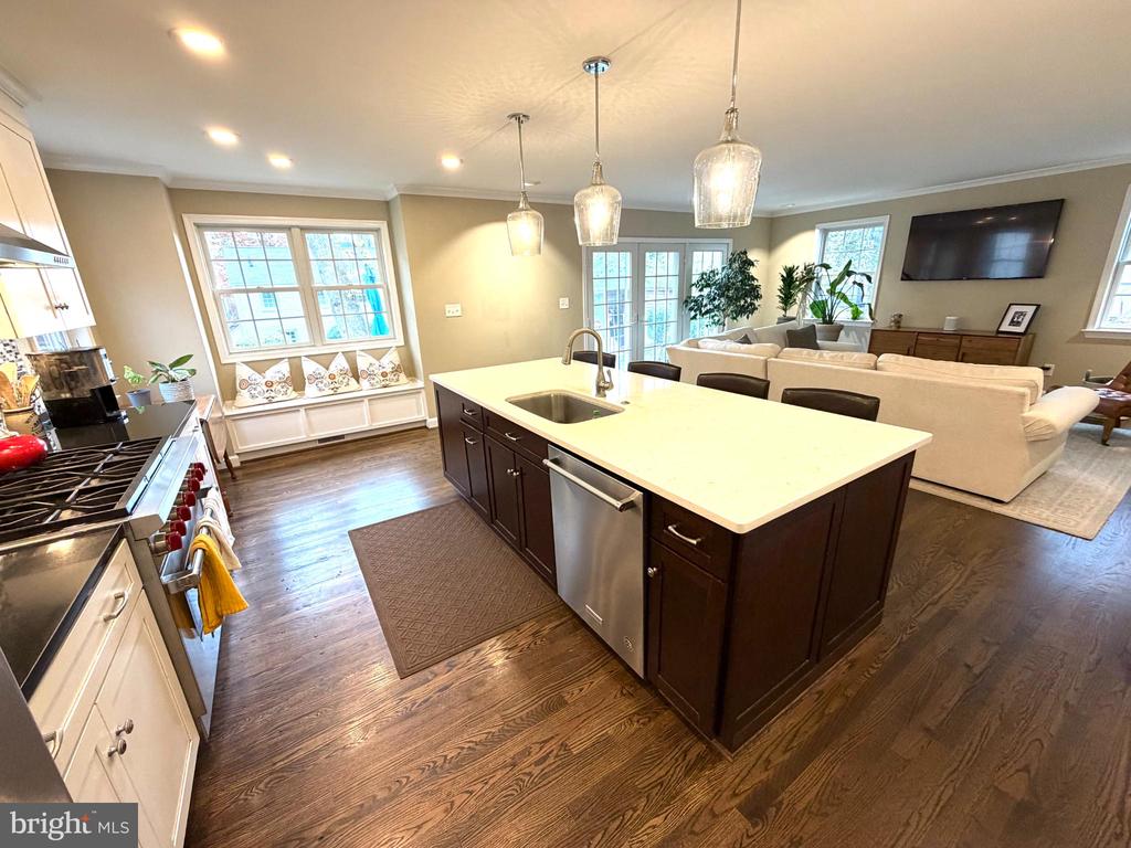 4318 LYNBROOK