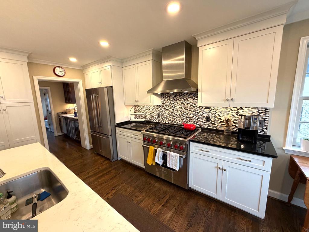 4318 LYNBROOK