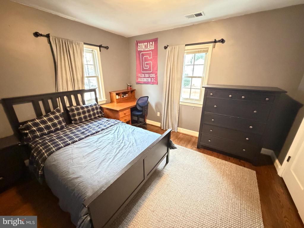 4318 LYNBROOK