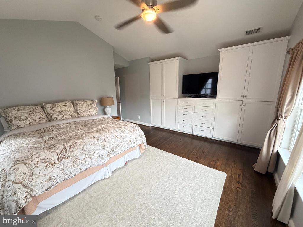 4318 LYNBROOK