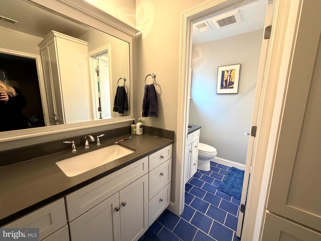 4318 LYNBROOK