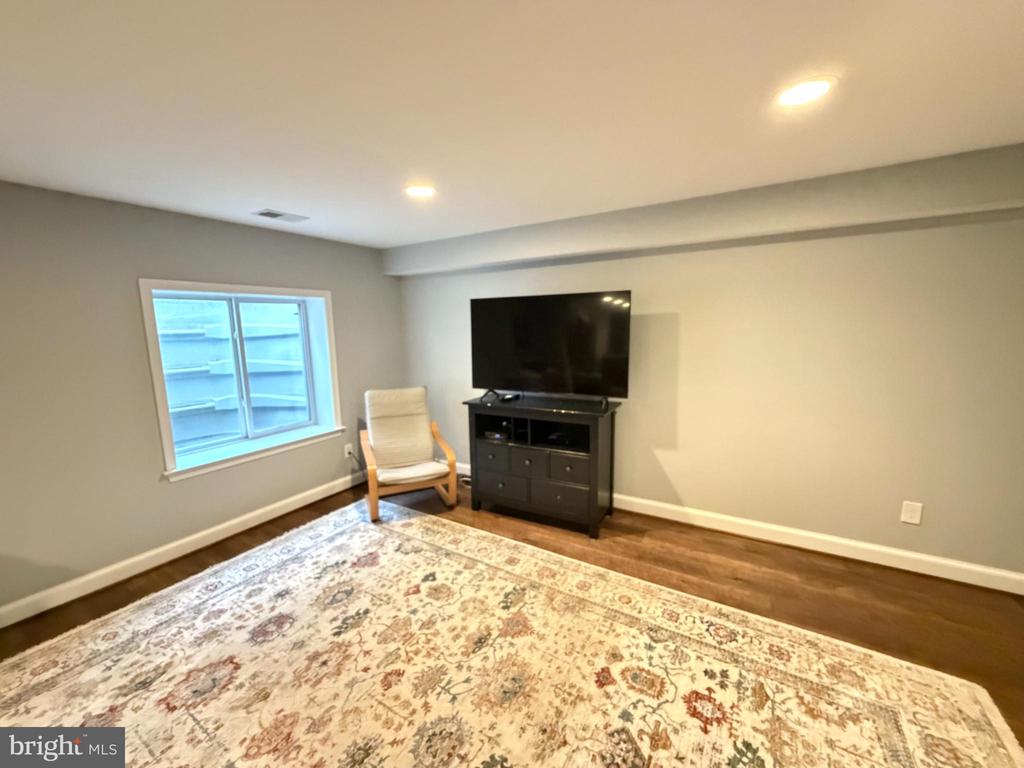 4318 LYNBROOK