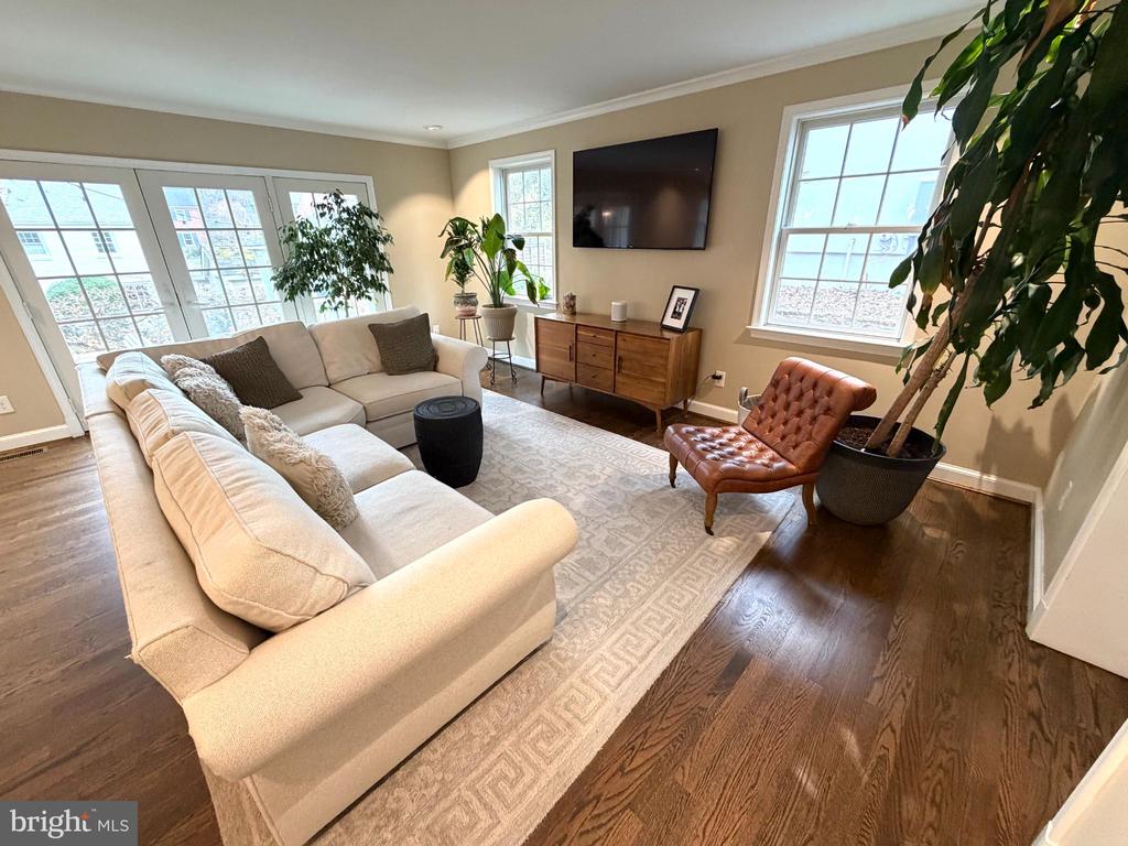 4318 LYNBROOK