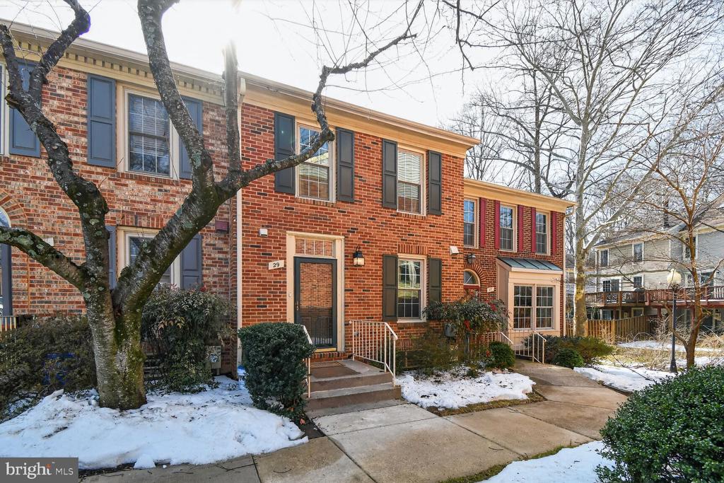 29 GROVE RIDGE COURT