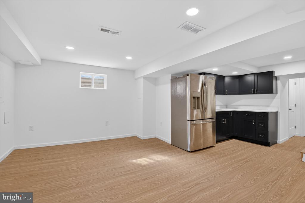 8515 ROSEWOOD DRIVE