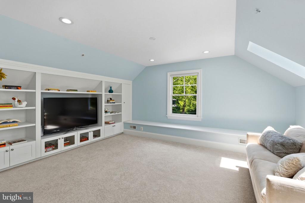 7032 WILSON LANE