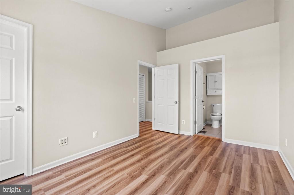 220 FALLSGROVE BOULEVARD Unit: 3