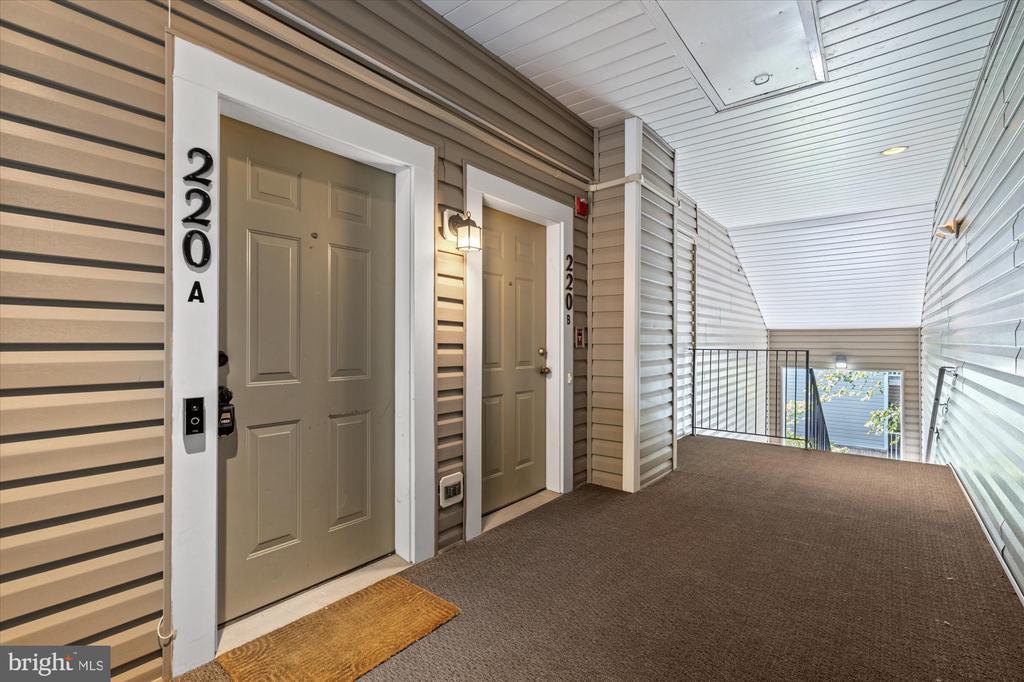220 FALLSGROVE BOULEVARD Unit: 3