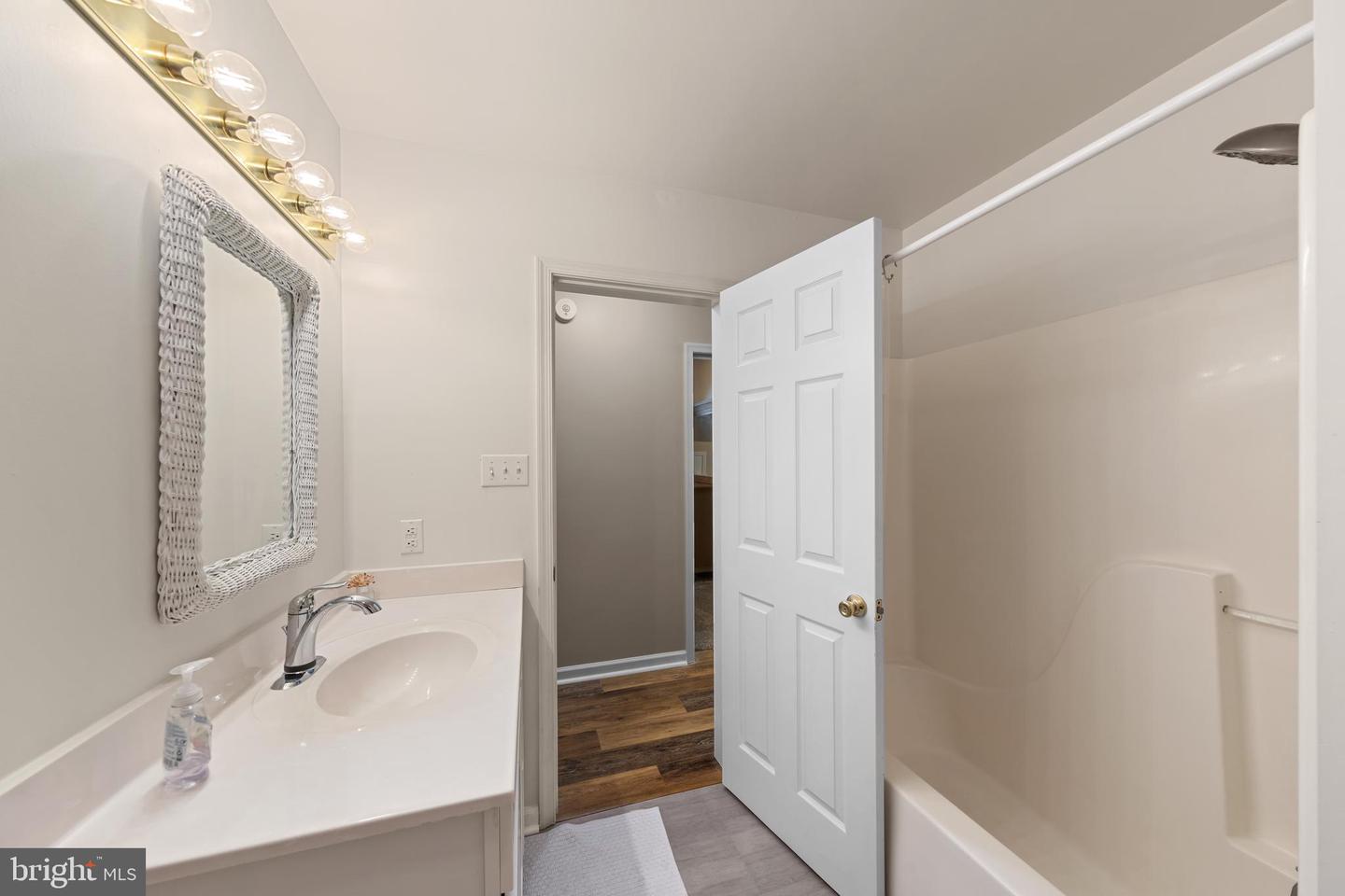 33 Boston Dr