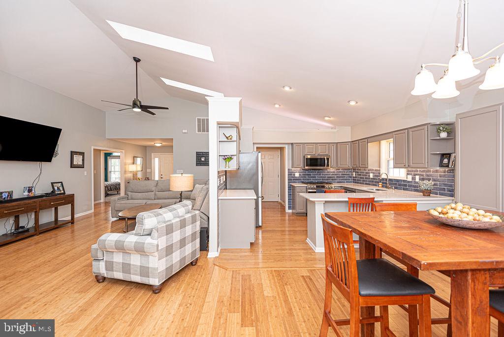 14 Sundial Cir
