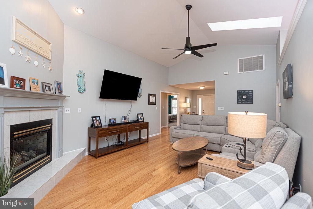14 Sundial Cir