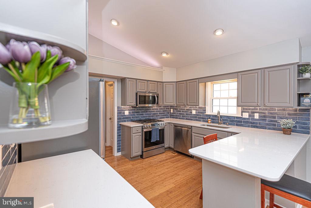 14 Sundial Cir