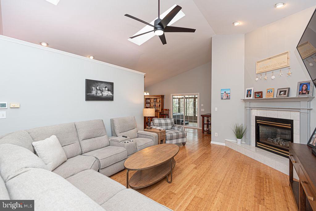 14 Sundial Cir