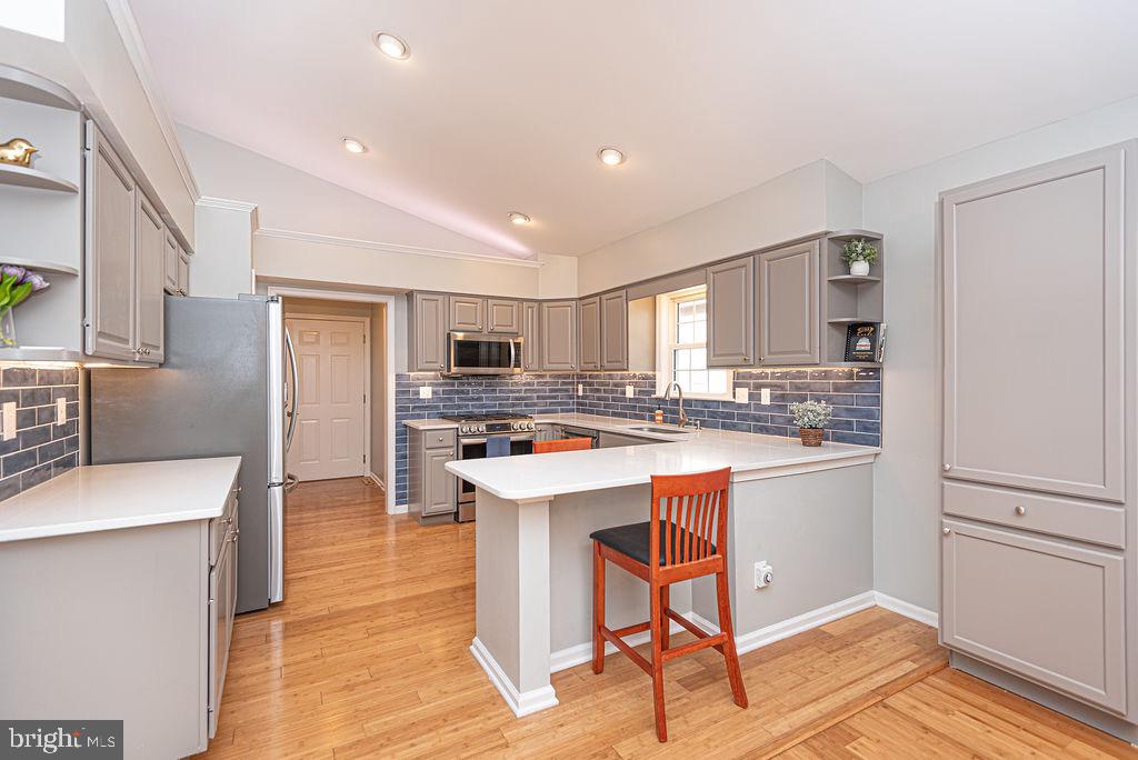 14 Sundial Cir