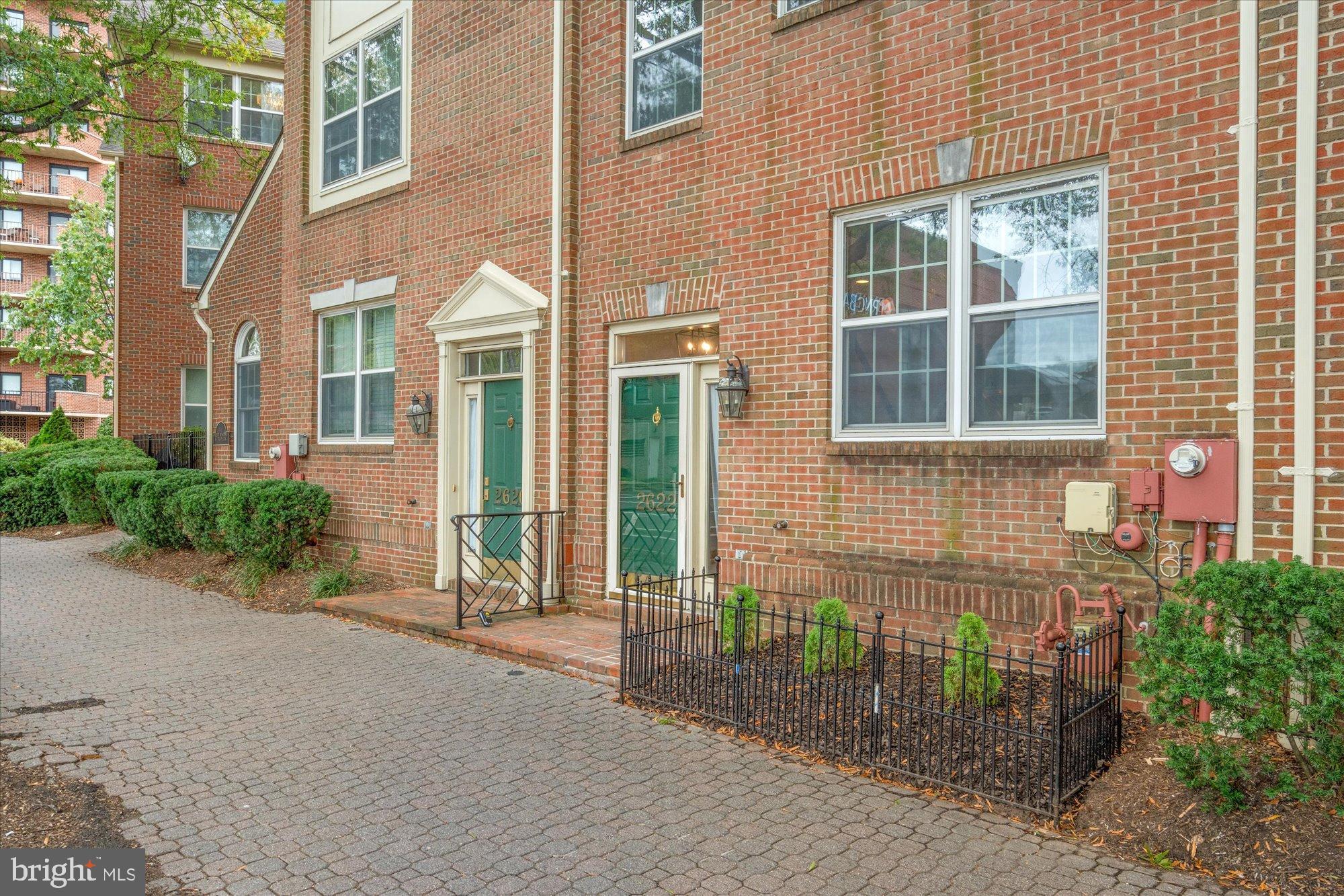 2622 CLARENDON BOULEVARD