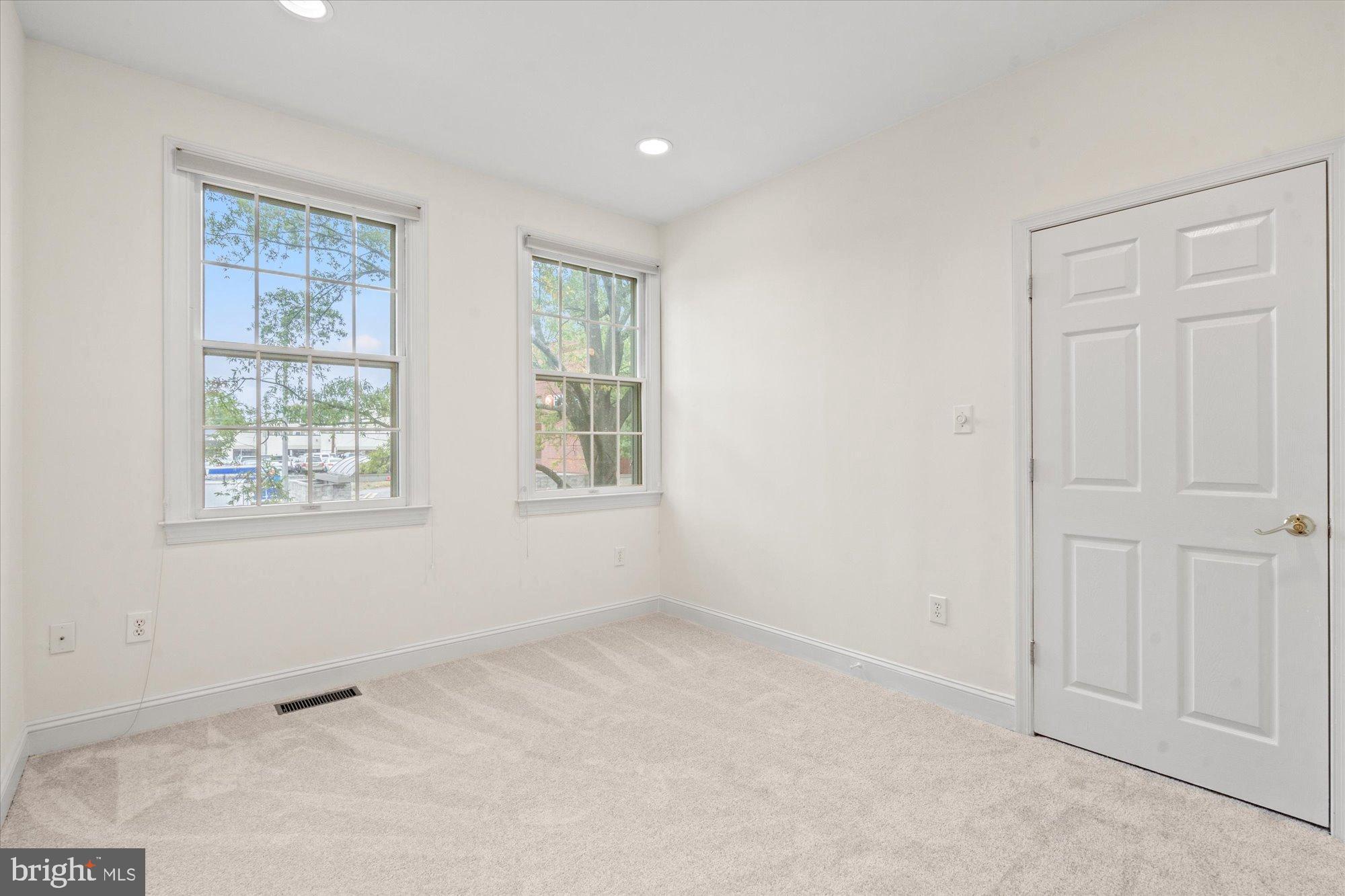 2622 CLARENDON BOULEVARD