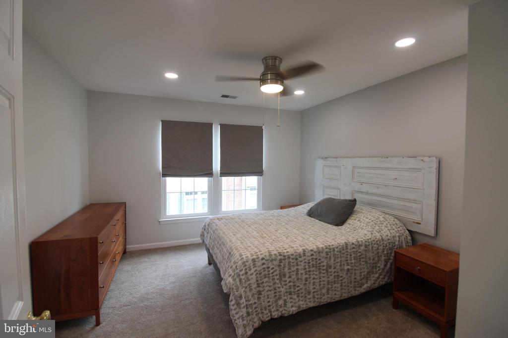 954 Harrison Cir