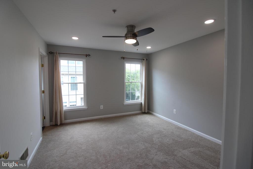 954 Harrison Cir