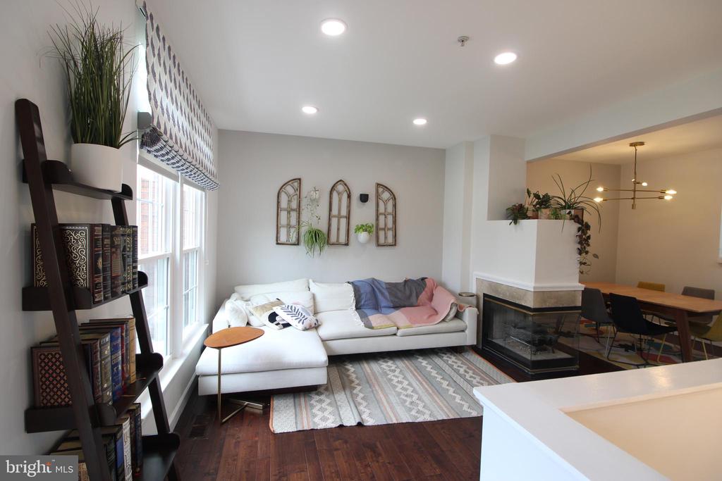 954 Harrison Cir