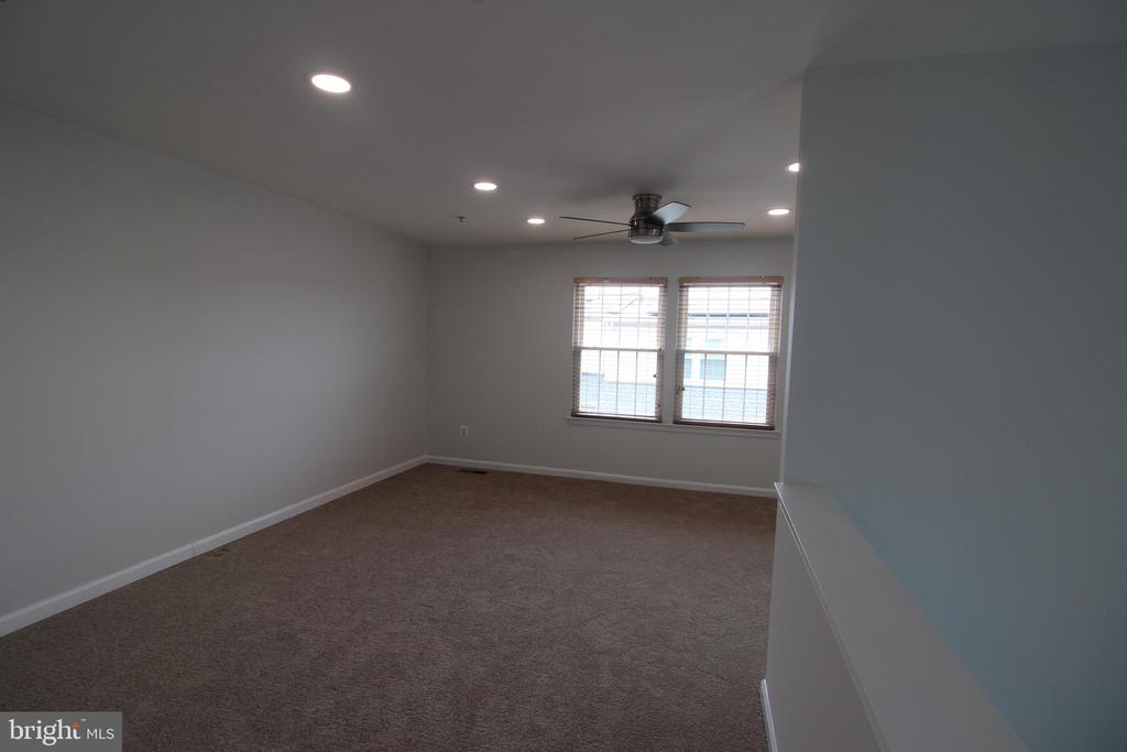 954 Harrison Cir