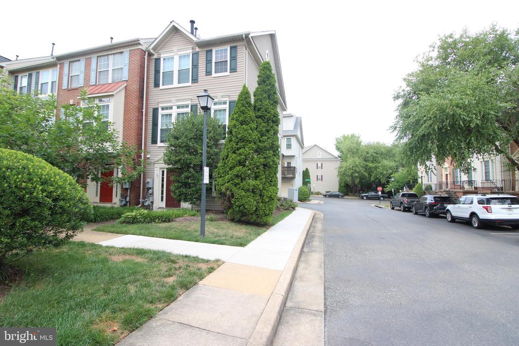 954 Harrison Cir