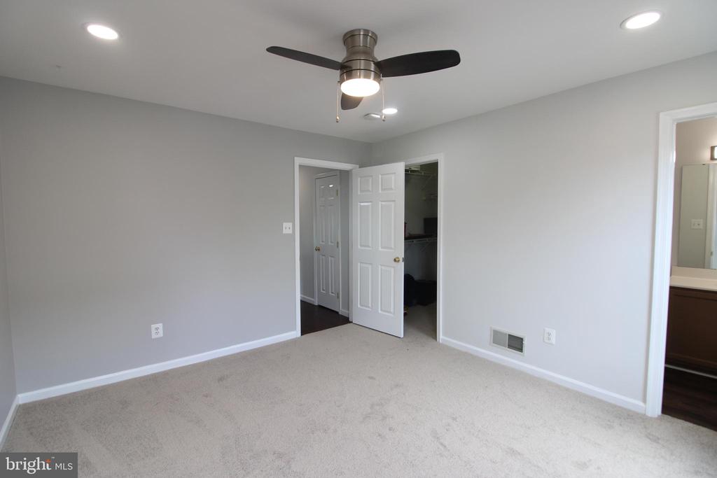 954 Harrison Cir