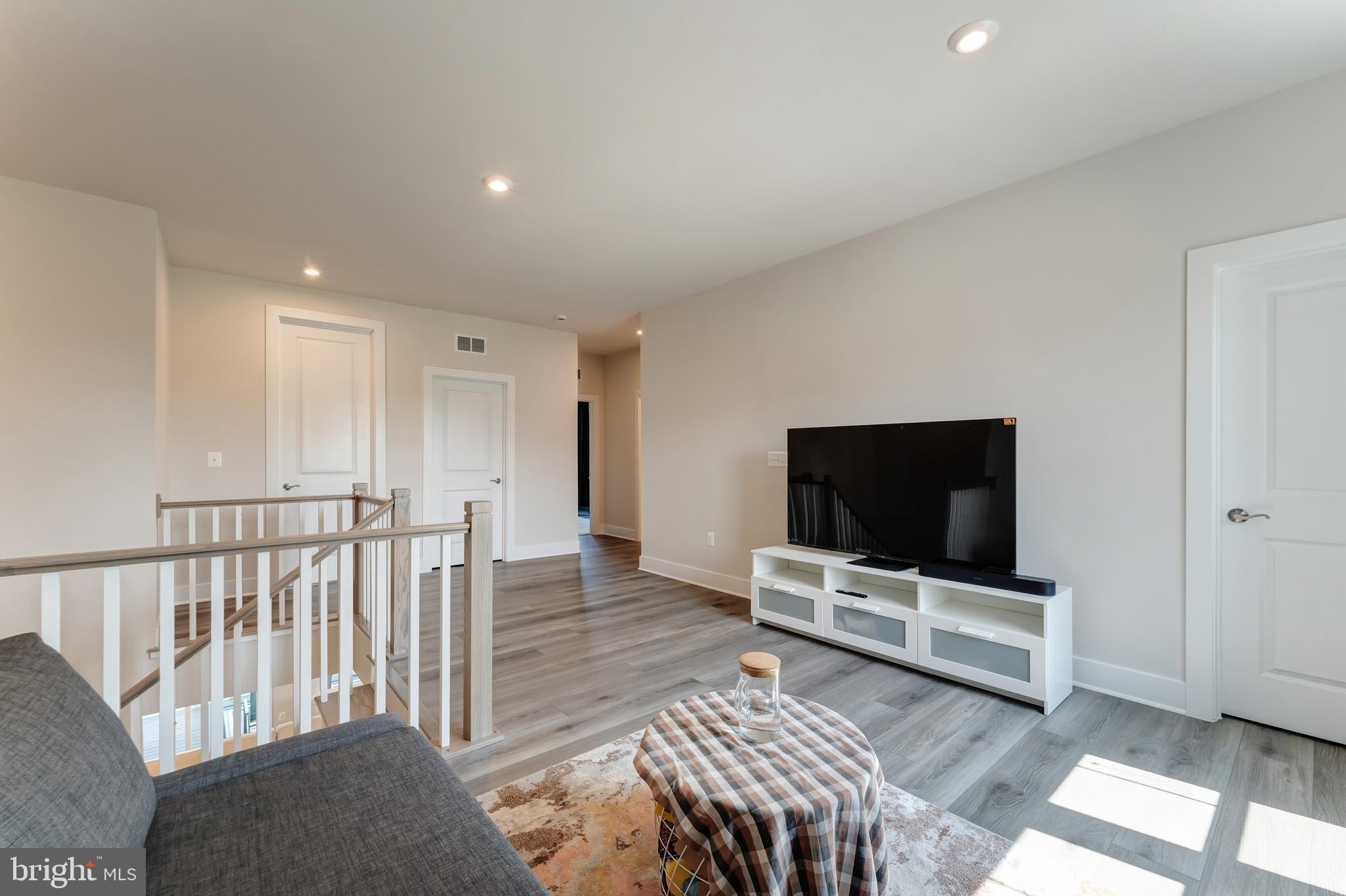 950 WARLANDER DRIVE SW