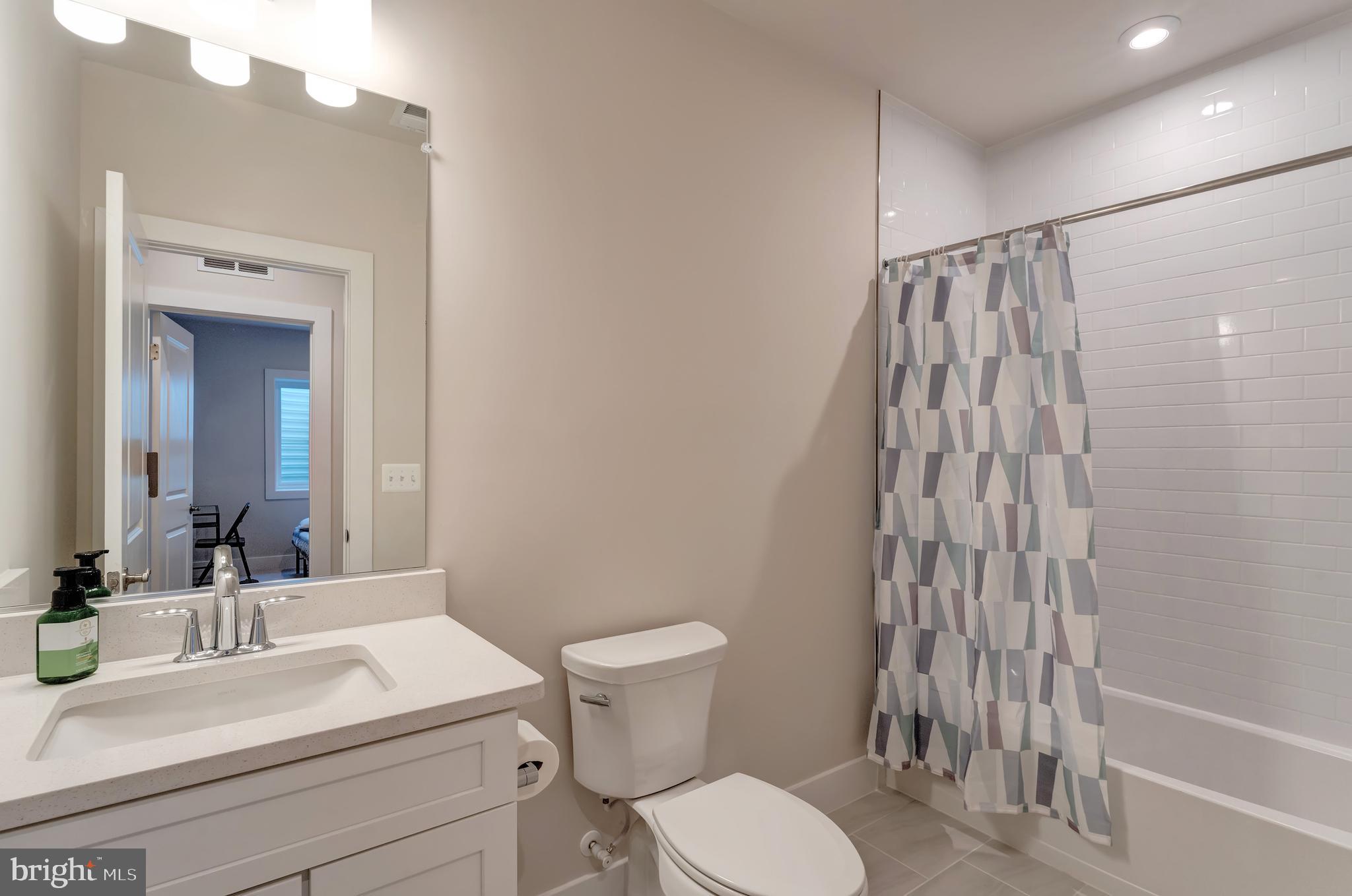 950 WARLANDER DRIVE SW