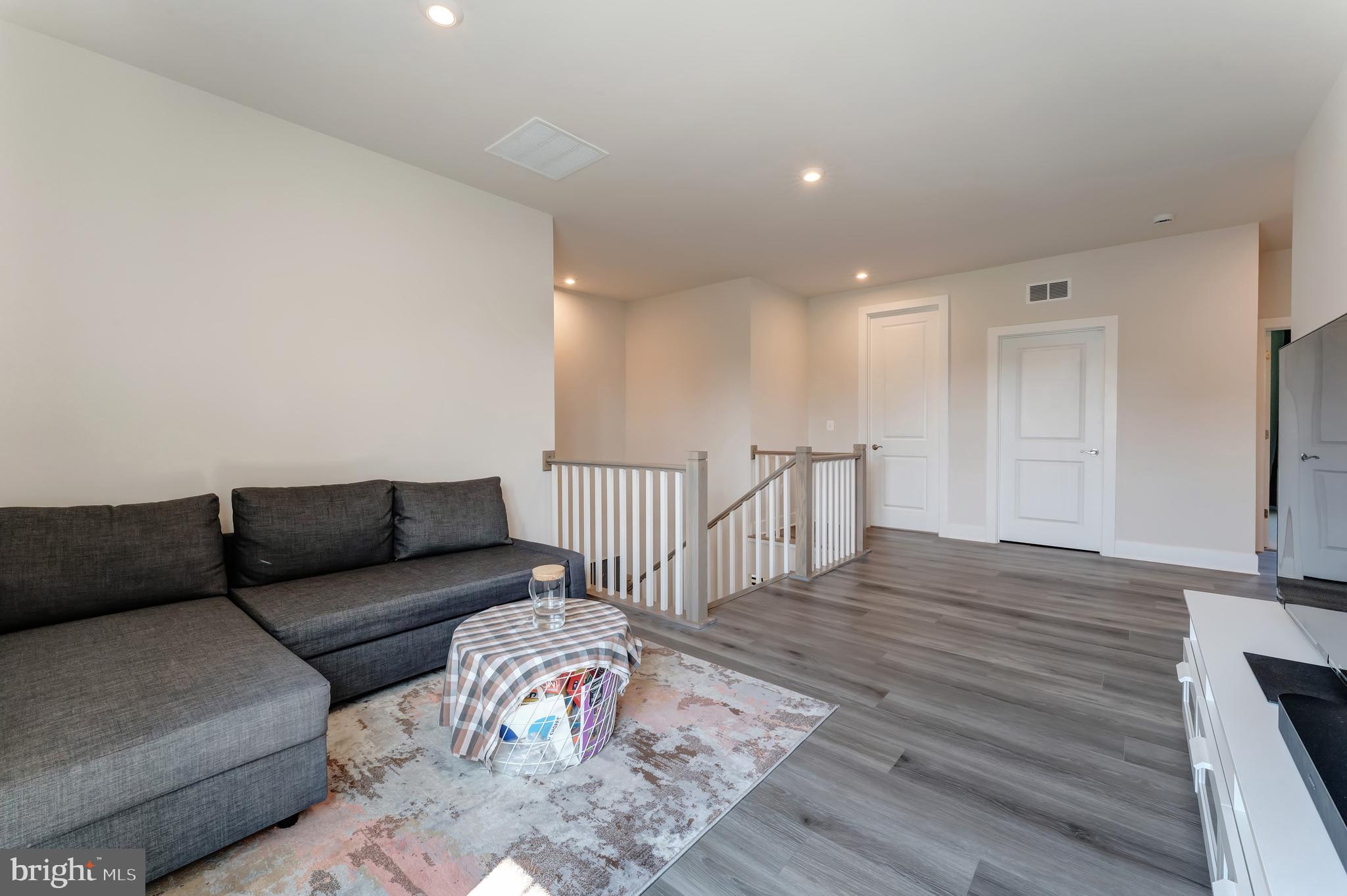 950 WARLANDER DRIVE SW