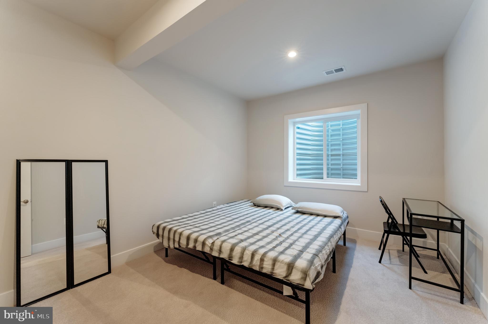 950 WARLANDER DRIVE SW