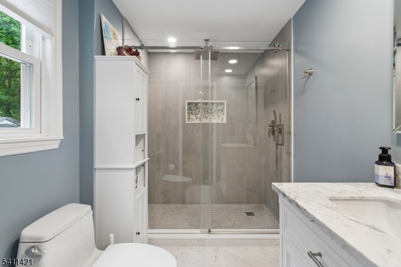 60 Edgemere Rd