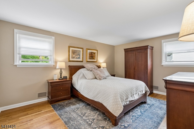 60 Edgemere Rd