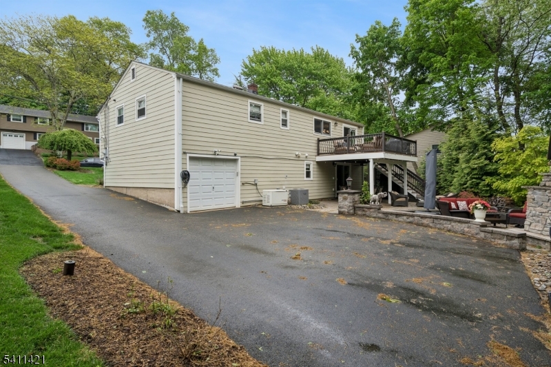 60 Edgemere Rd