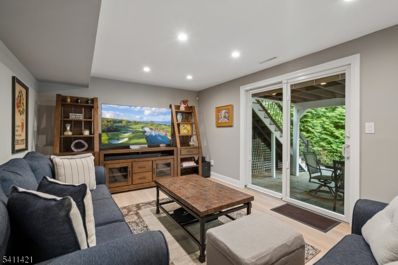 60 Edgemere Rd